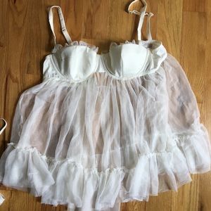 Victoria’s Secret Bridal Lingerie and 2 Garters